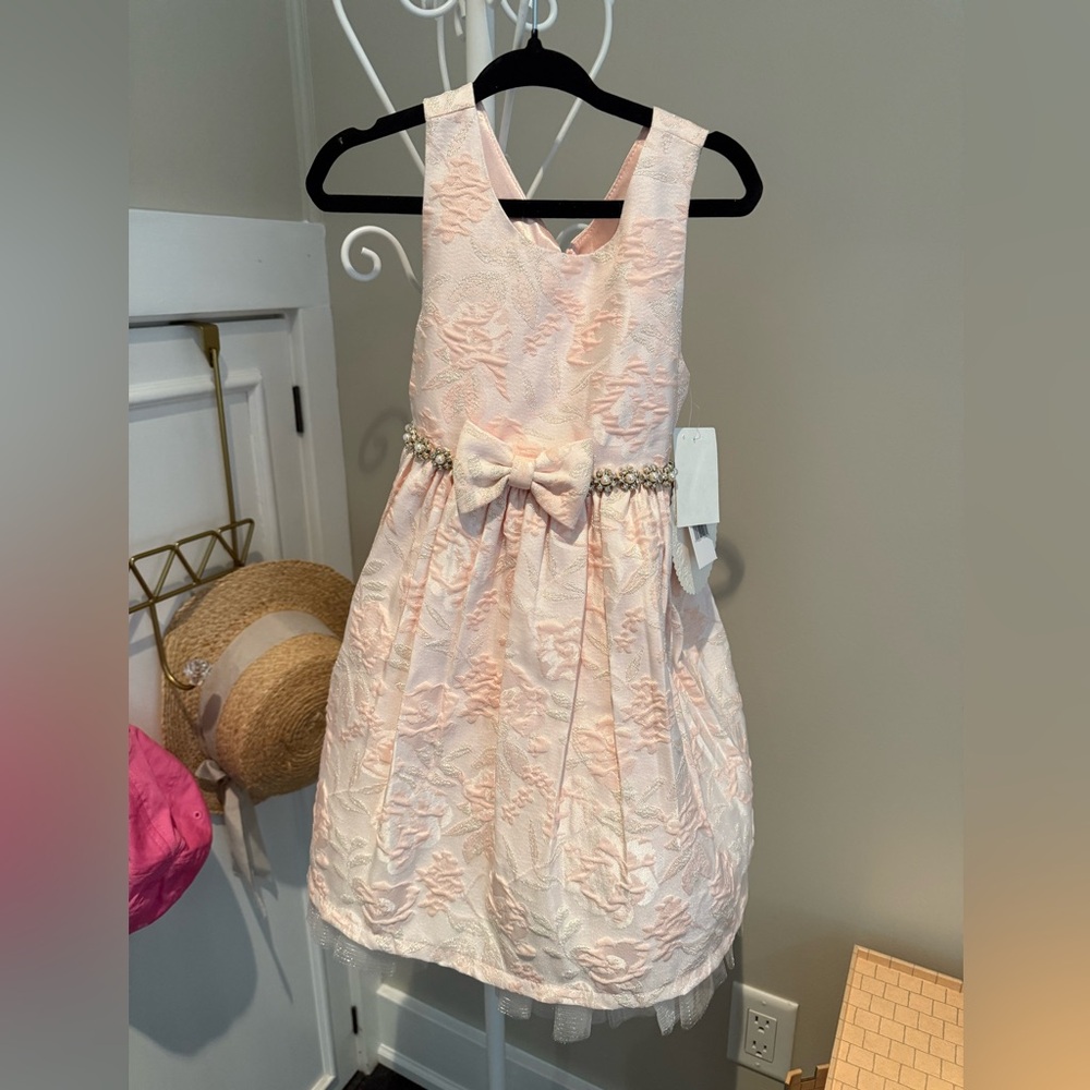 Elegant Pink Dress with Bow Accent